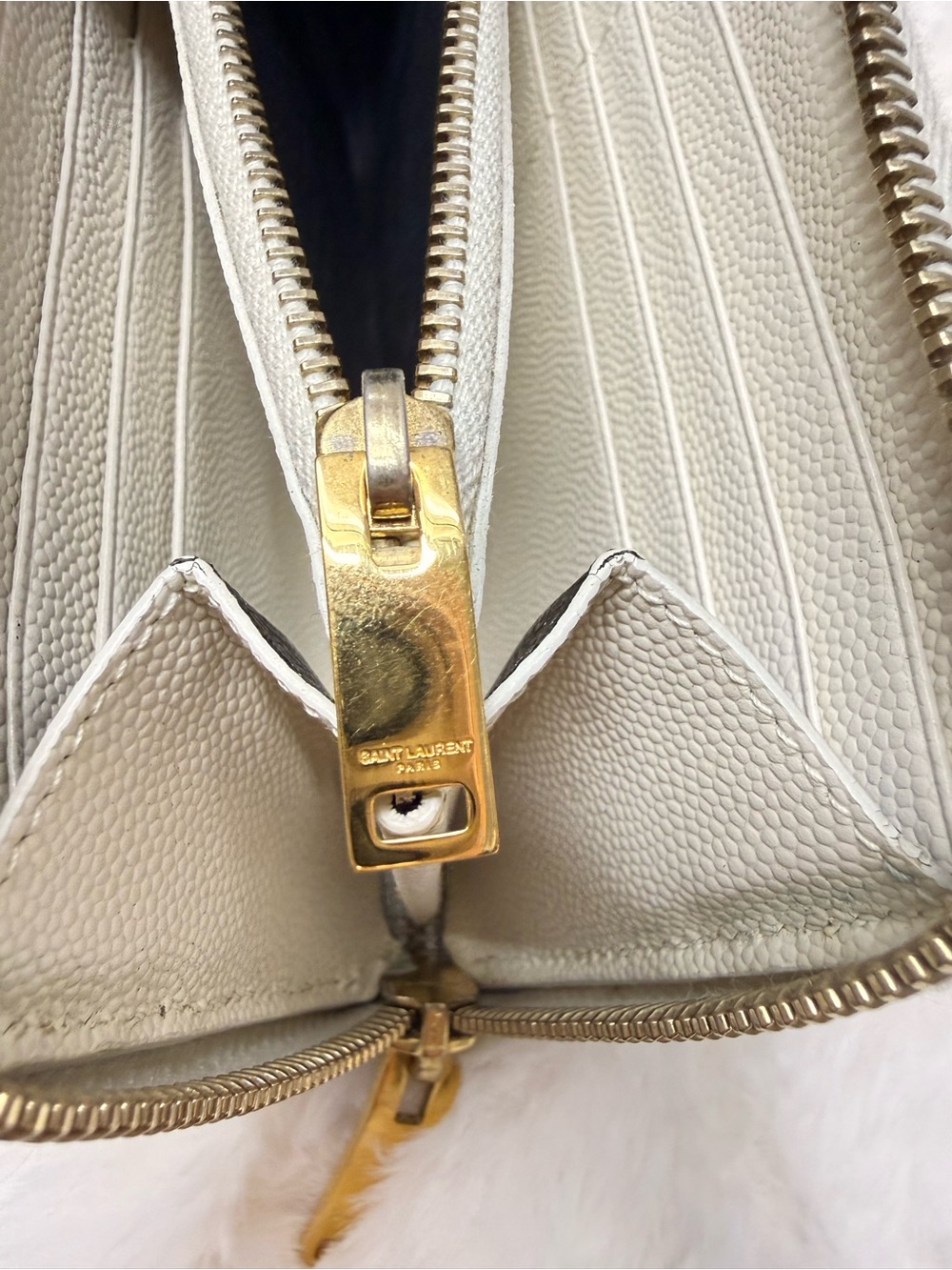 YVES SAINT LAURENT YSL White Chevron Zip Around Full Wallet - Picture 8 of 15
